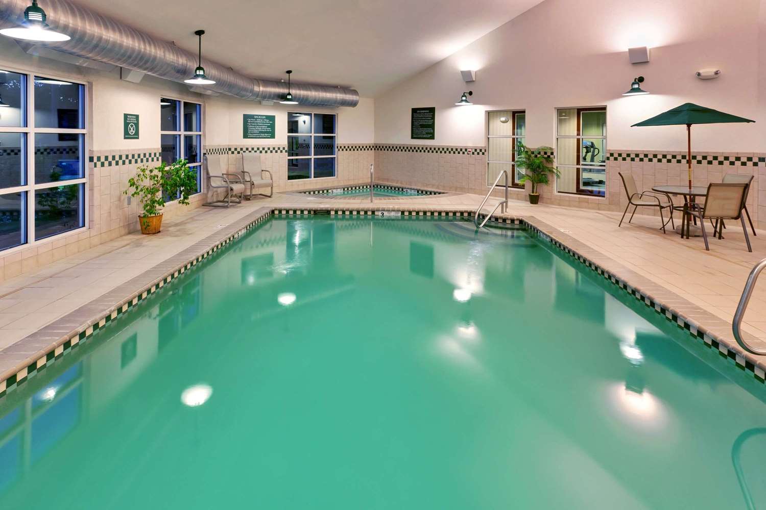 Country Inn & Suites by Radisson, Queensbury - Lake George 4/14