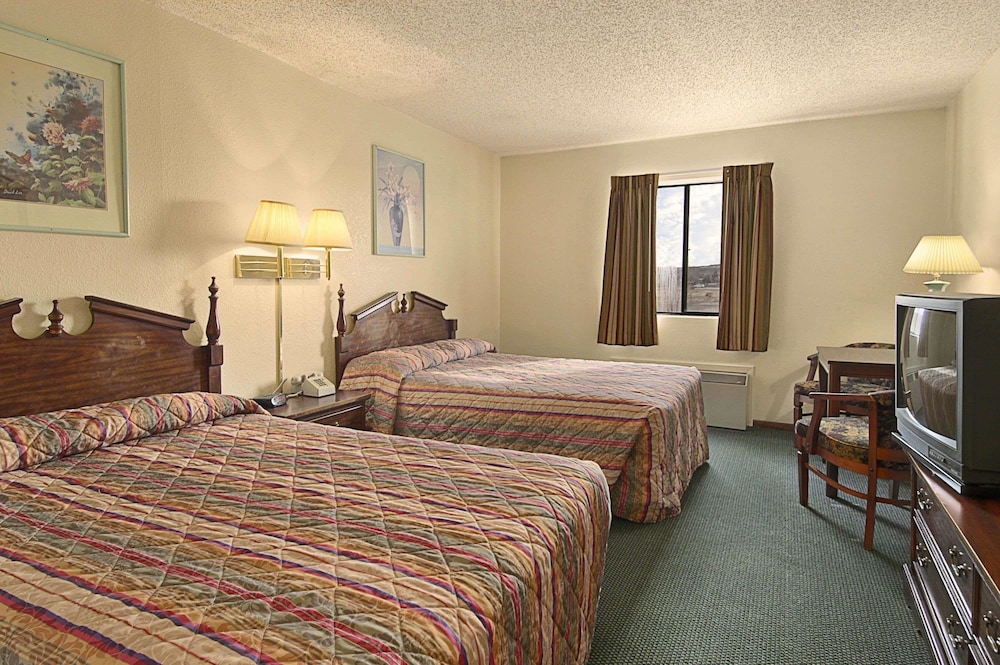 Super 8 By Wyndham Gallup 7/26