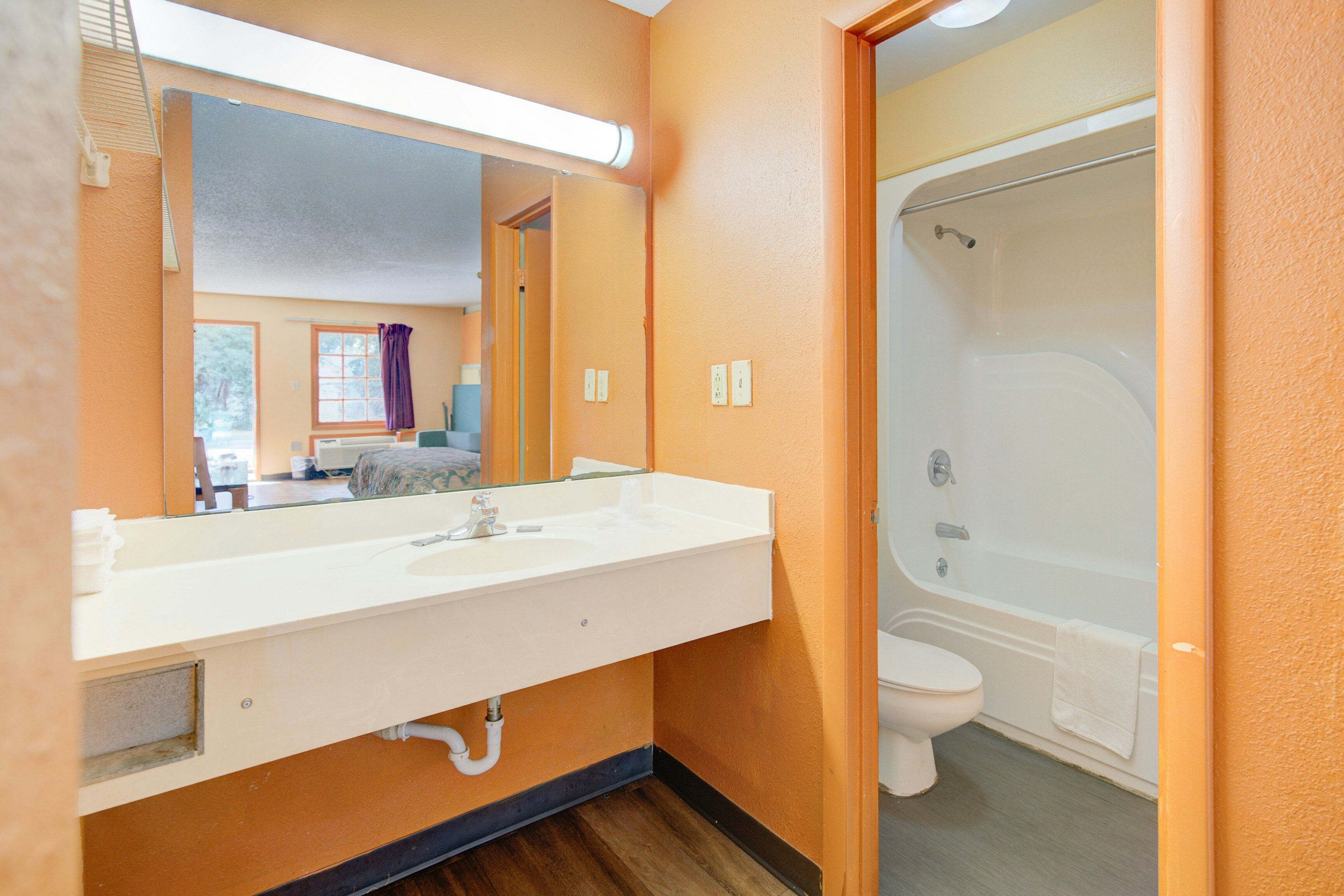 Hotel O Deluxe Inn Kingstree SC HWY 52 26/29