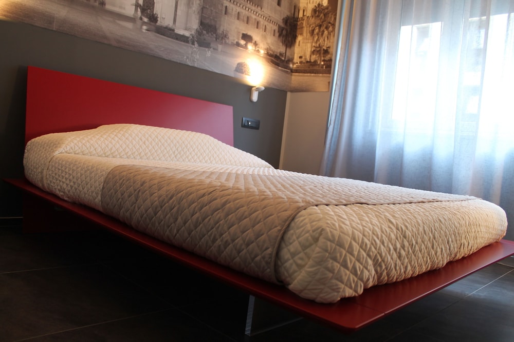 Alma Hotel 24/49