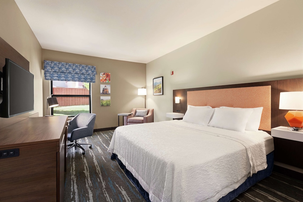 Hampton Inn Tracy 12/49