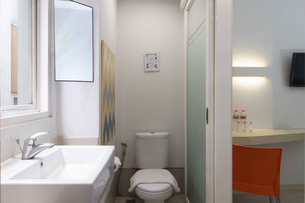 Cleo Hotel Basuki Rahmat 45/46