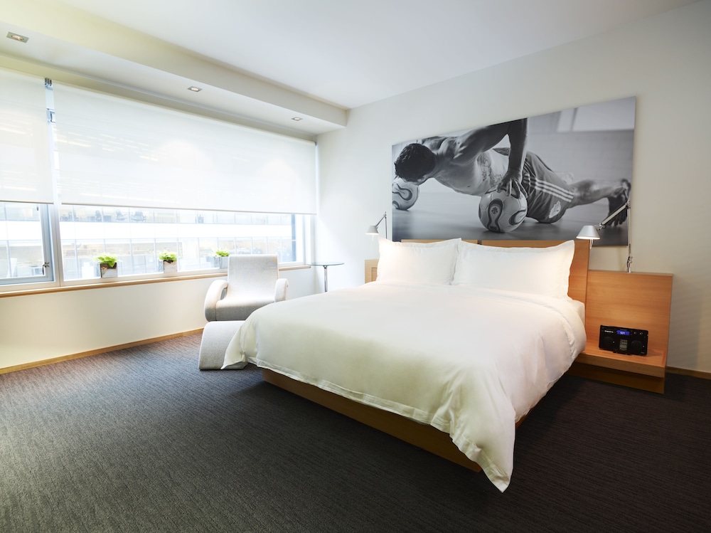 1 BEDROOM, SIGNATURE, SUITE
