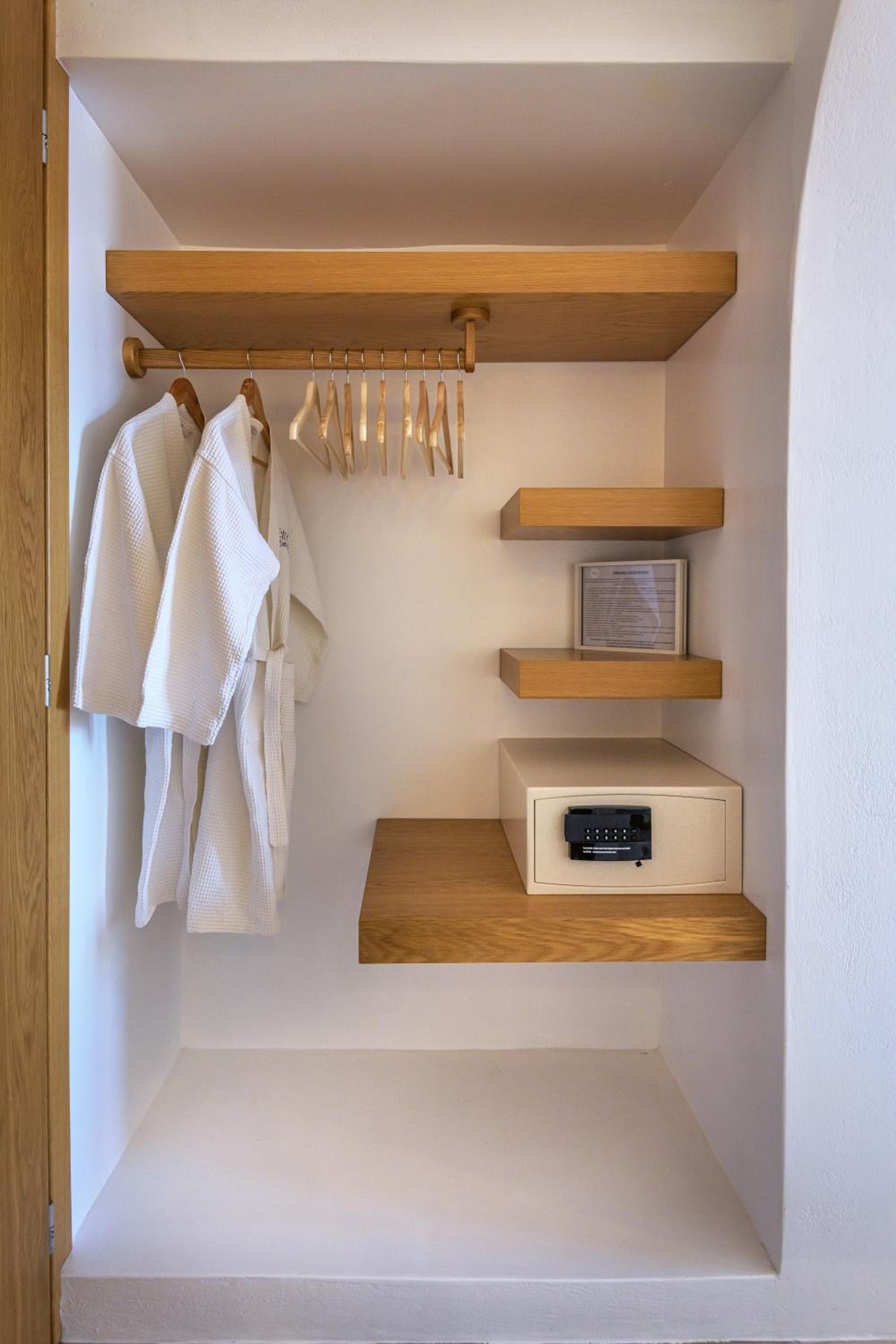 Oneiro Studios 48/50