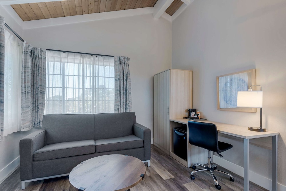 Comfort Inn Carmel By The Sea 34/62