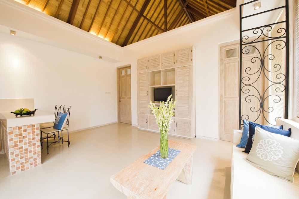 Artemis Villa And Hotel 33/46
