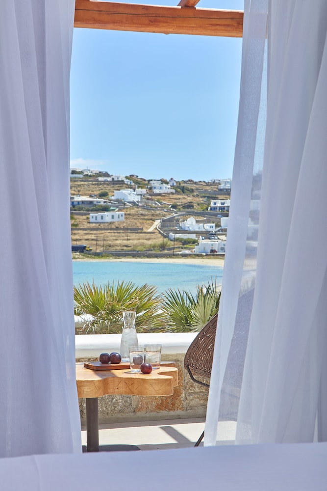 Mykonos Waves Beach House Suites 14/44