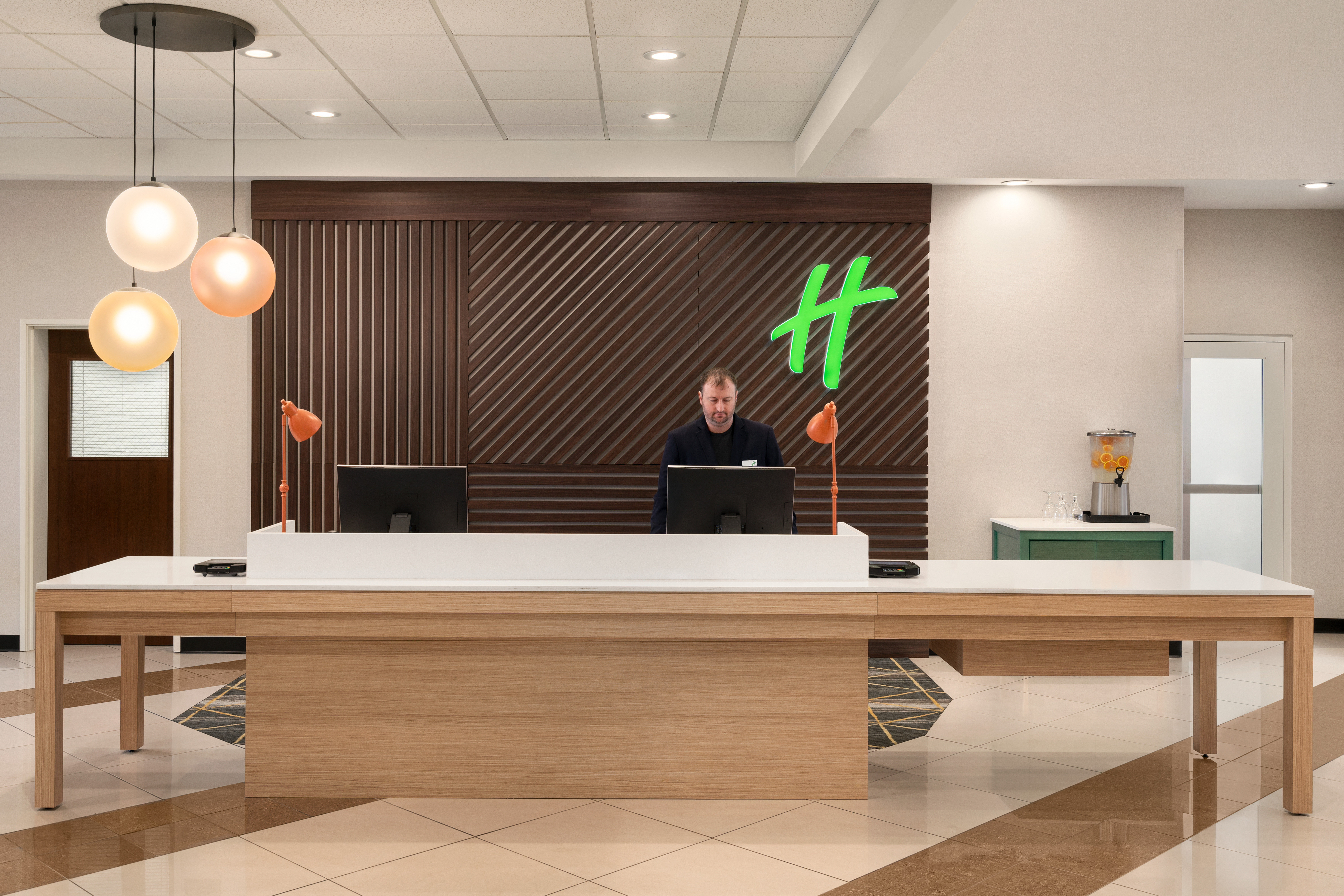 Holiday Inn Florence 8/60