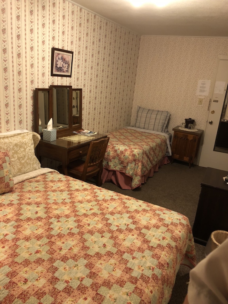 The Courtland Hotel and Day Spa 17/76