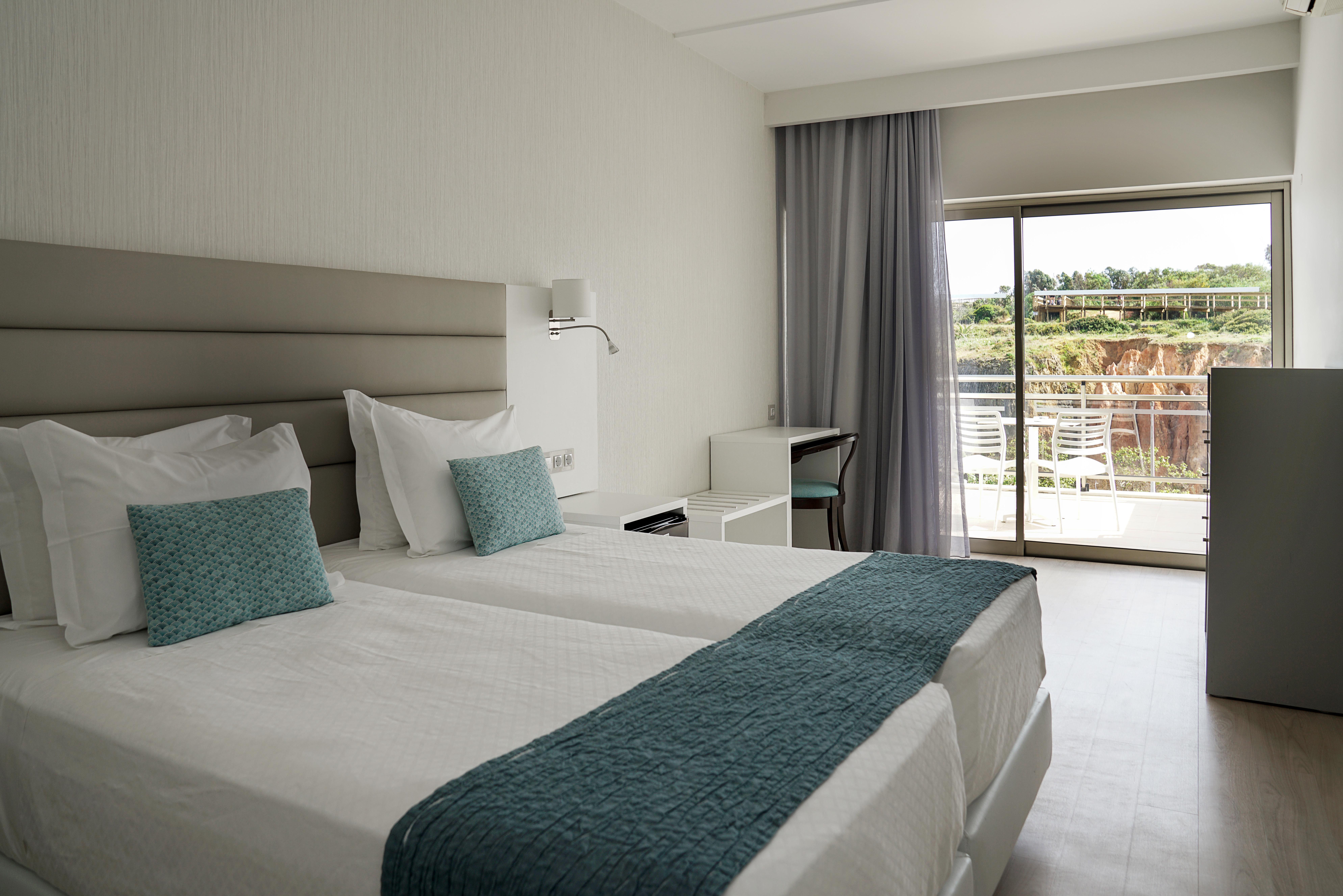 Standard, Twin Beds, Side Sea View, Balcony