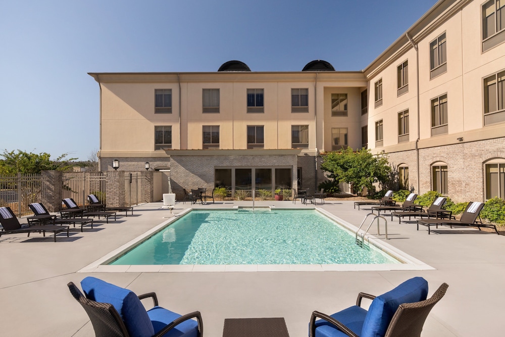 Holiday Inn Express Hotel Suites Opelika Auburn 67/71