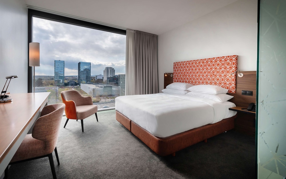 JUNIOR SUITE, KING BED