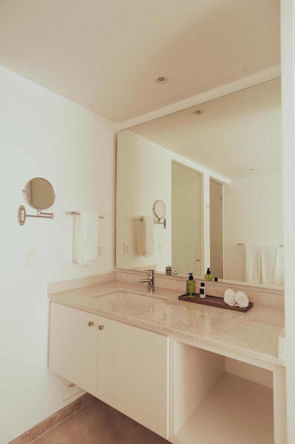 2 Bedrooms, Suite, King and Queen Bed