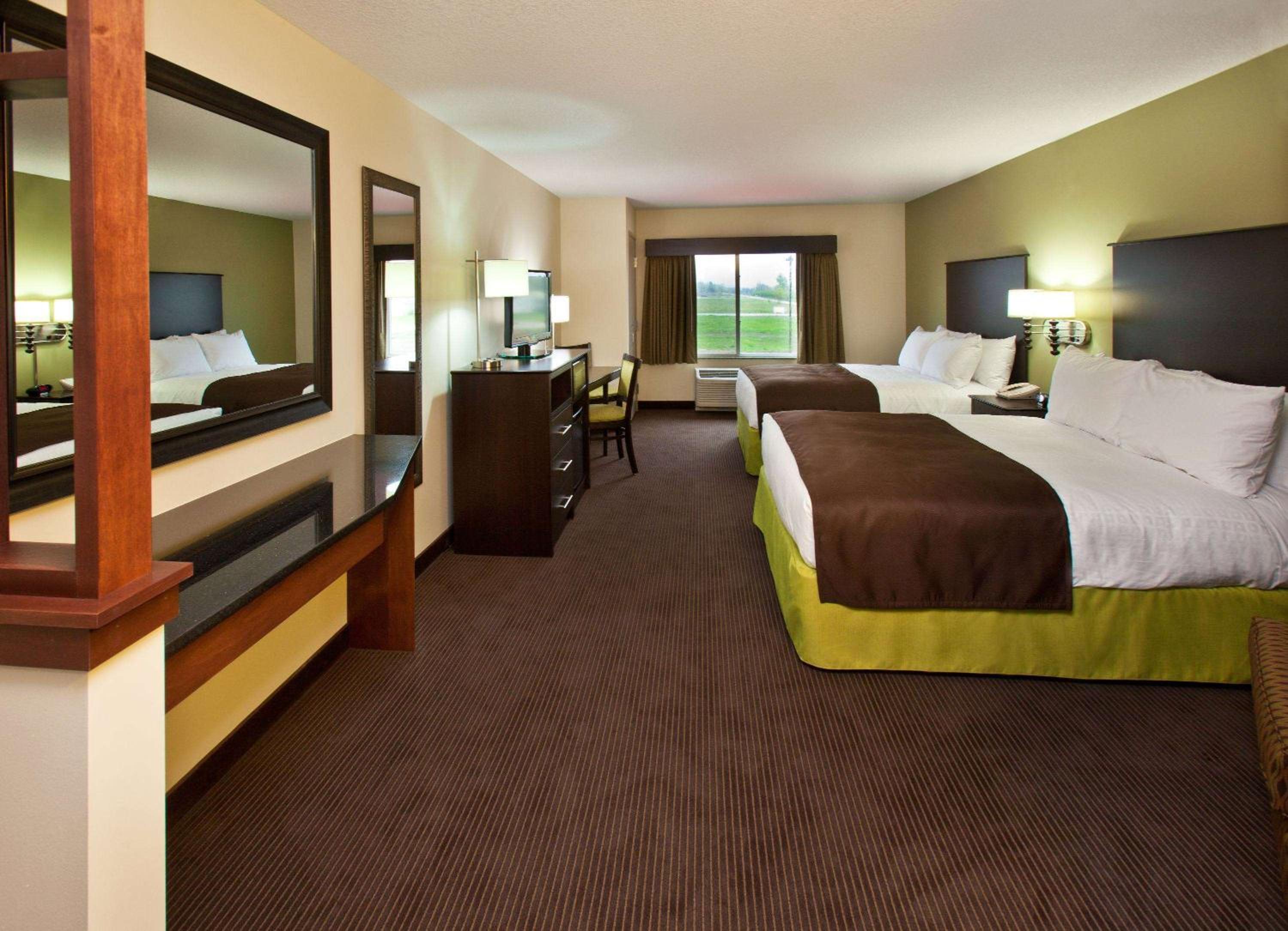Deluxe, Queen Bed, Accessible