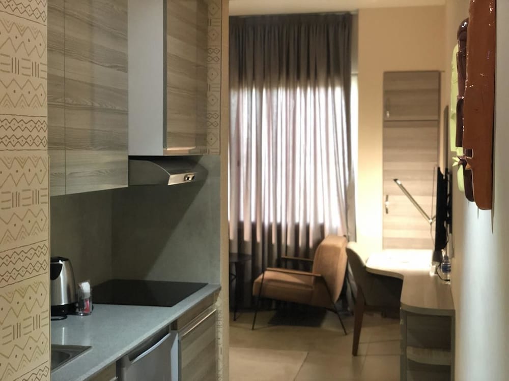 Roots Hotel Apartment 39/39