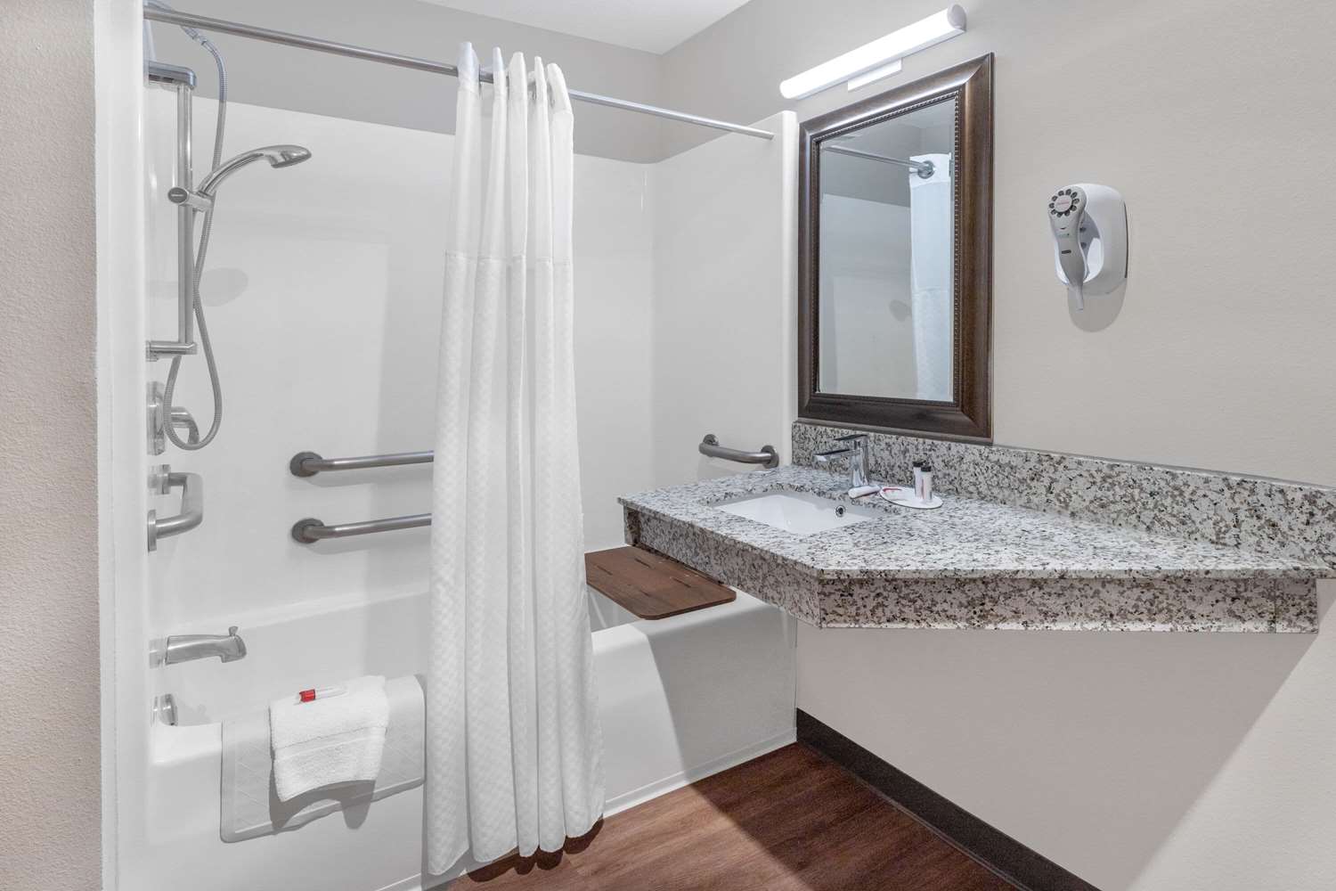 Days Inn by Wyndham Bernalillo 42/43