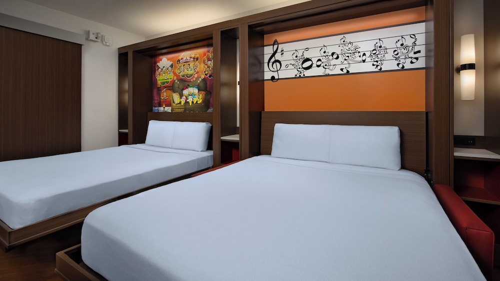 Disneys All Star Music Resort 17/50