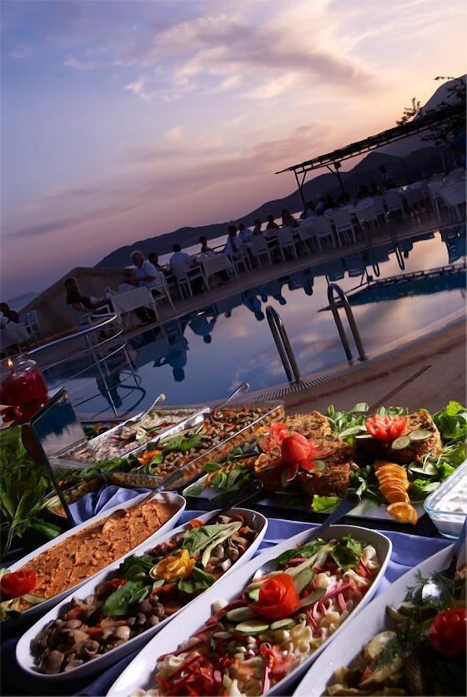 Hera Hotel 8/70