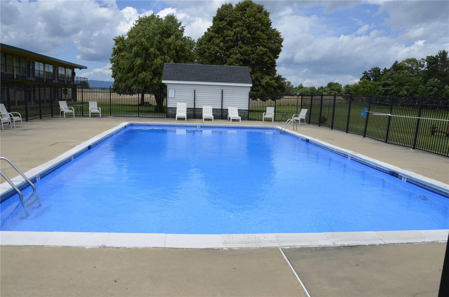 Days Inn by Wyndham Luray Shenandoah 16/33