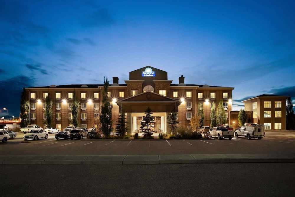 Days Inn & Suites By Wyndham Strathmore 3/29