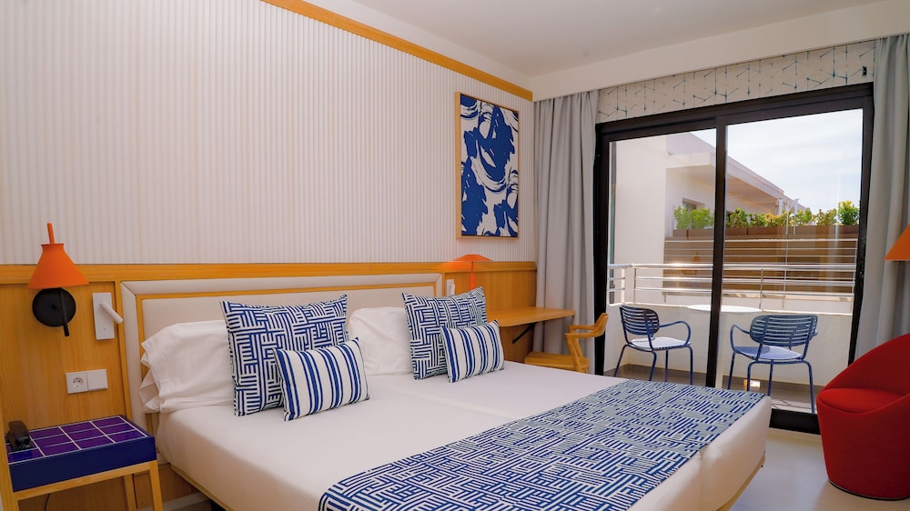 Urban, Economy, Twin Beds