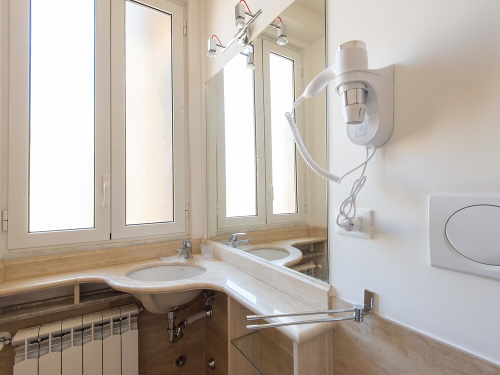 RSH Trevi Fountain Luxury Apartment 37/39