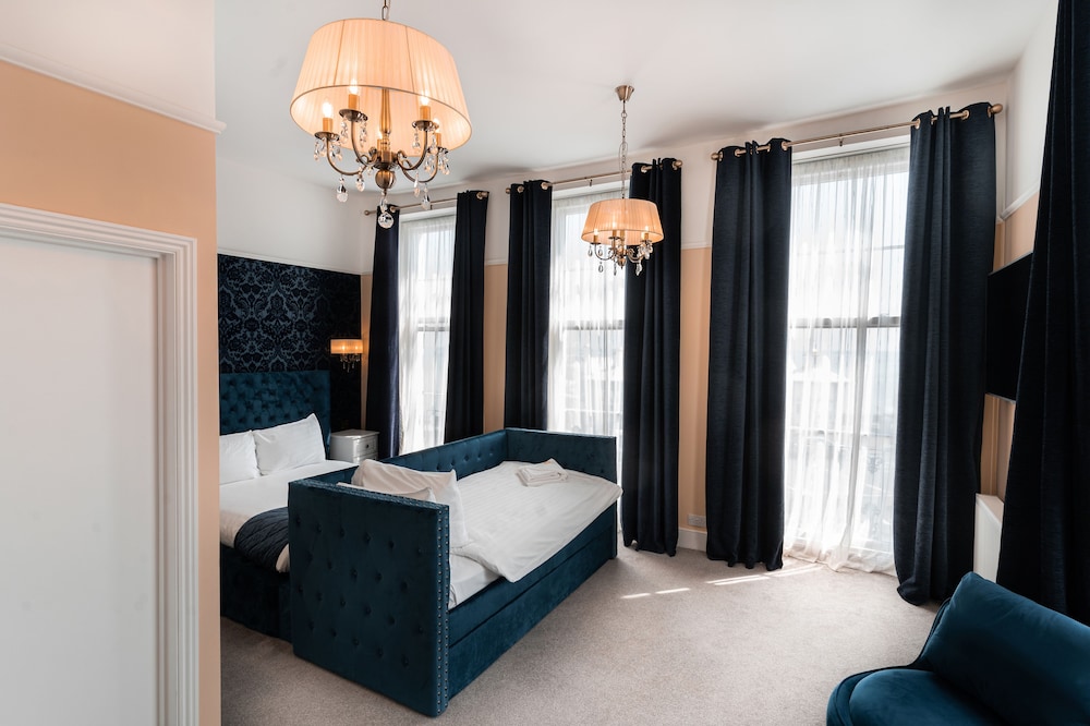 The Pier Hotel 45/80