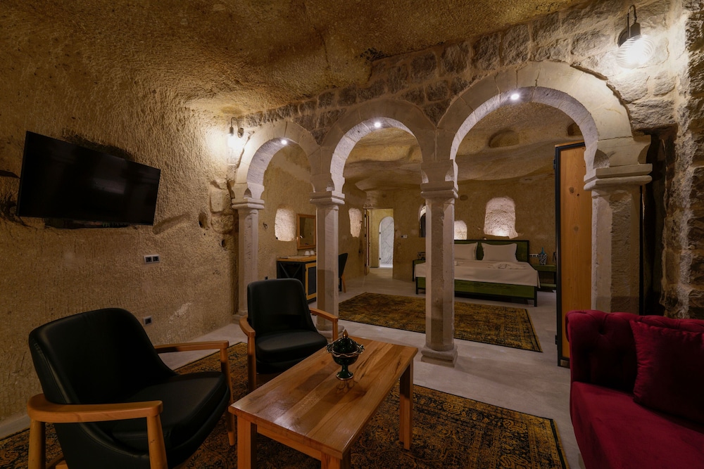 The Niche Cave Hotel +12 Adult 25/50