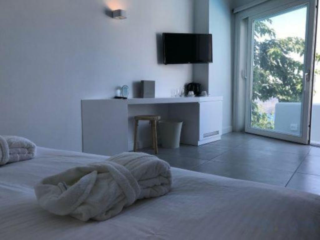 Suite, Queen Bed, Caldera View, Pool Side، Panorama Suites 3/8