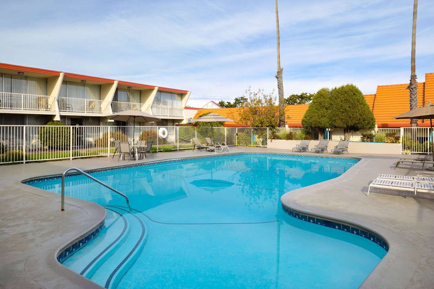 Travelodge By Wyndham Monterey Bay 18/36