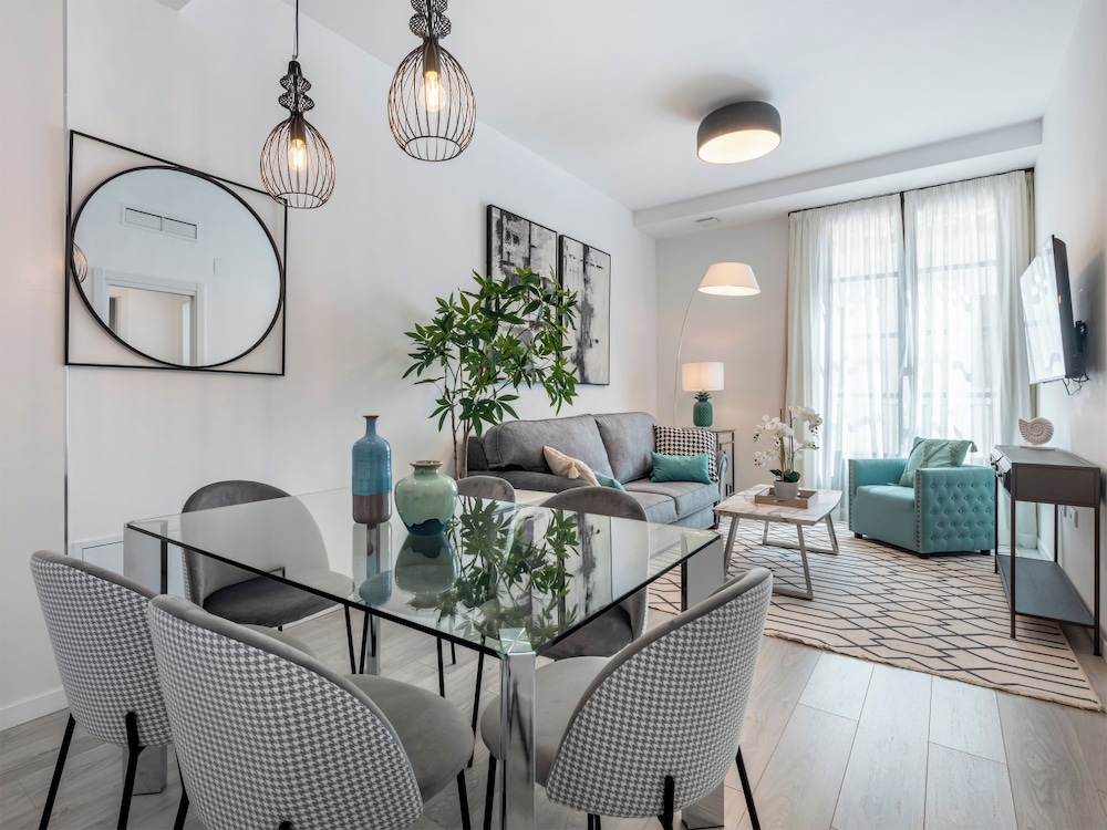 APARTAMENTOS PUERTA ELVIRA SUITES 3000 38/46
