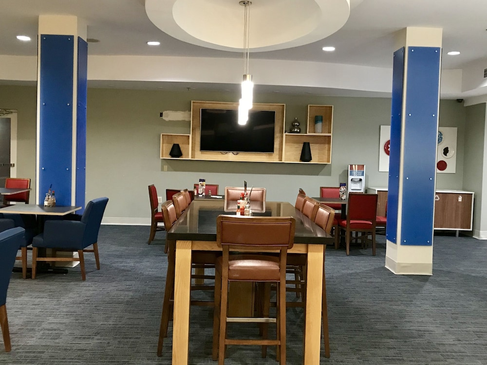 Holiday Inn Express And Suites Winona North 53/68