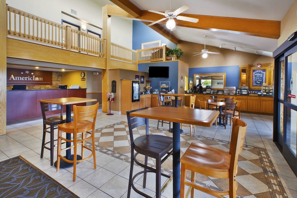AmericInn by Wyndham Bay City 33/40