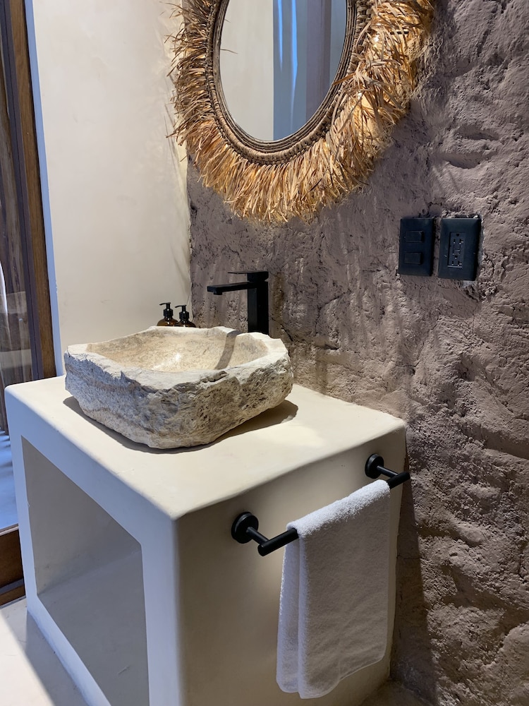 Tikul Hotel Boutique 49/50