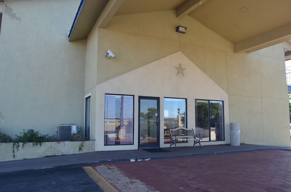 Hill Country Inn and Suites Marble Falls - TX 12/20