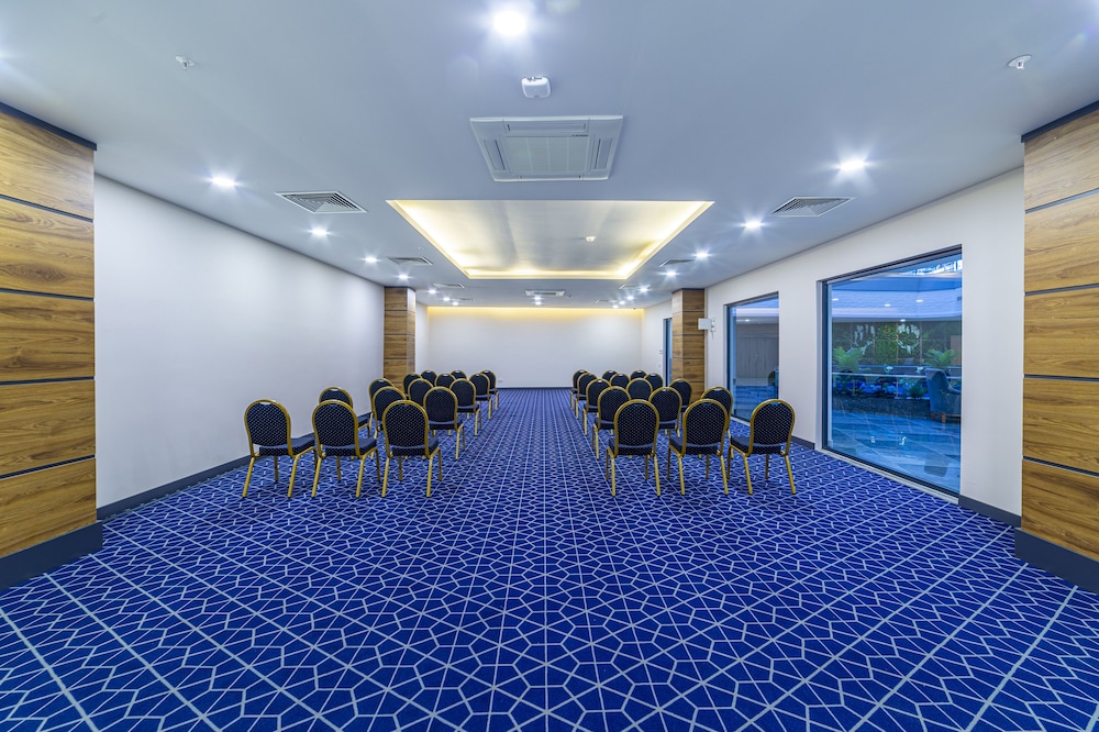Lonicera Premium Hotel 24/42