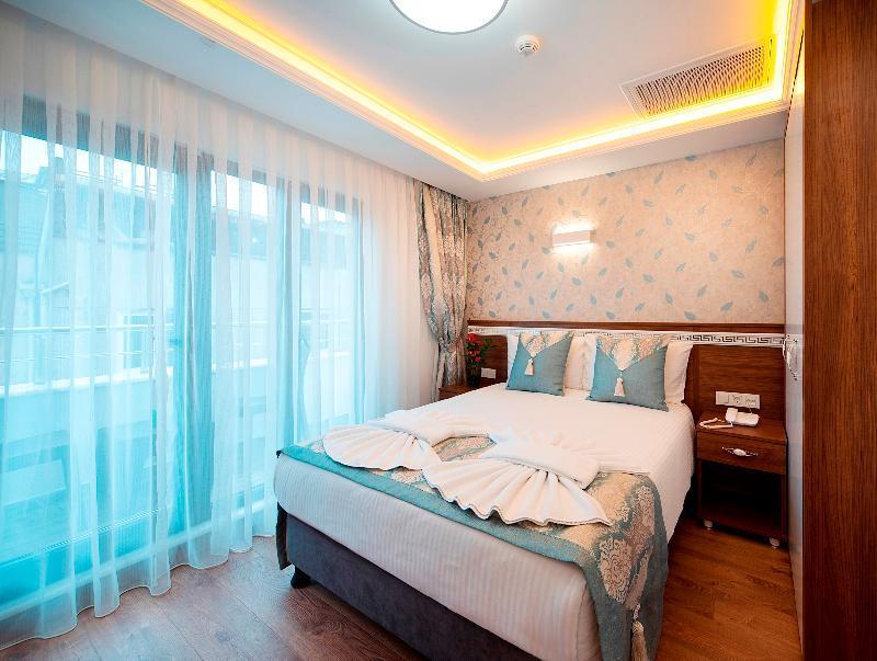 Superior, Triple, Queen Bed, Sofa