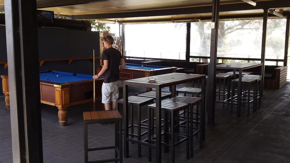 LAKE JINDABYNE HOTEL 55/75