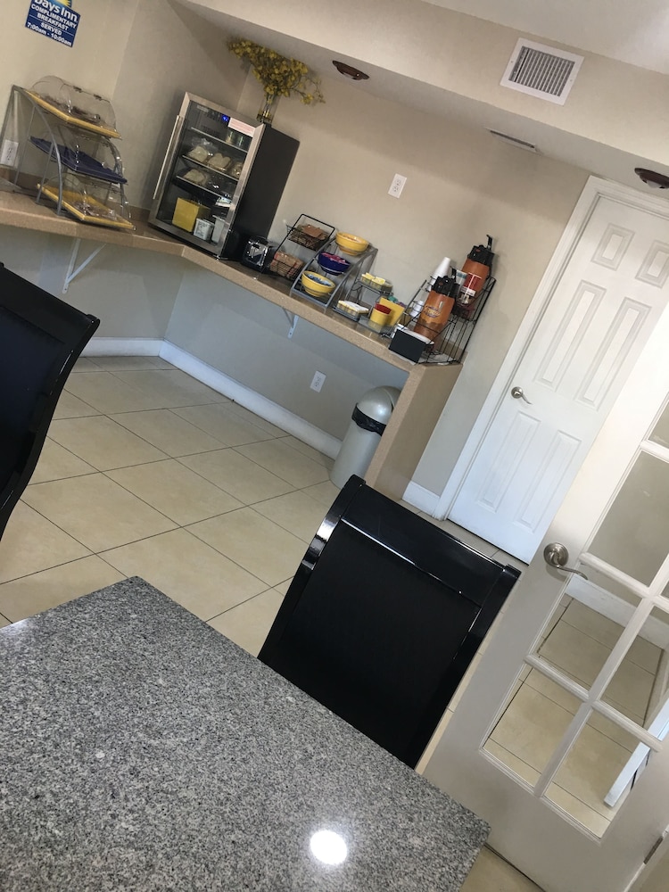 Days Inn By Wyndham Orange City/Deland 11/39