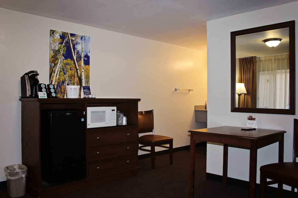 Bowen Motel 62/74
