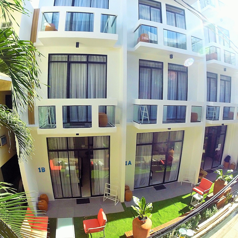 Luxx Boutique Boracay photo1
