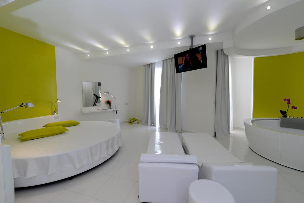 Room, Hydromassage