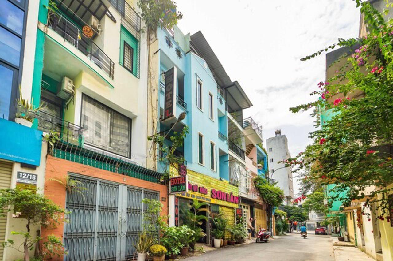 Collection O Son Lam - Phu Nhuan District in SAIGON / HO CHI MINH CITY