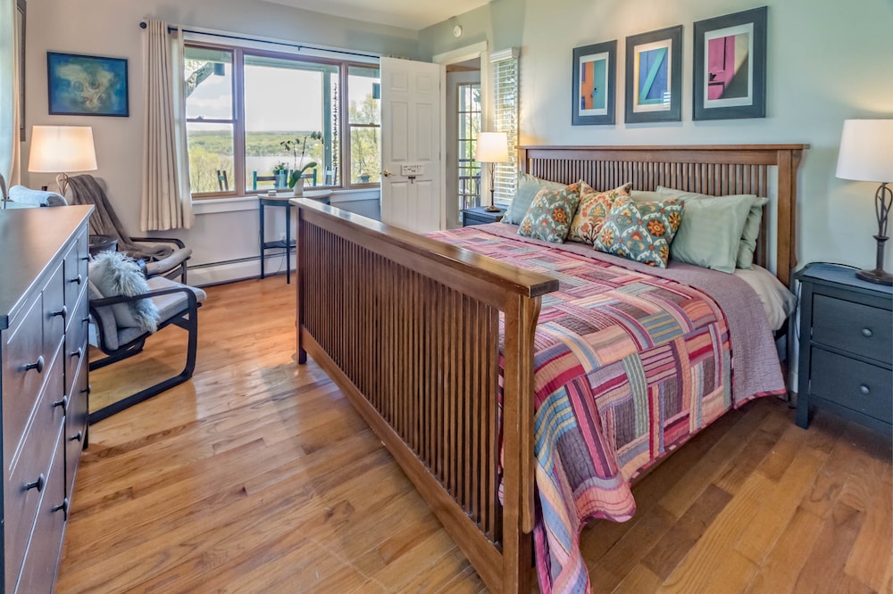 Moonshadow Bed and Breakfast 6/69