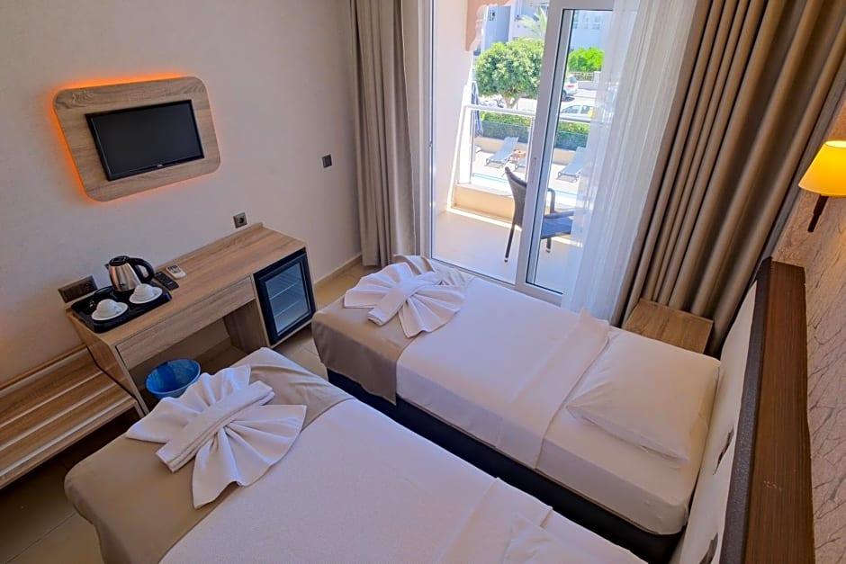 Moni Hotel 19/45