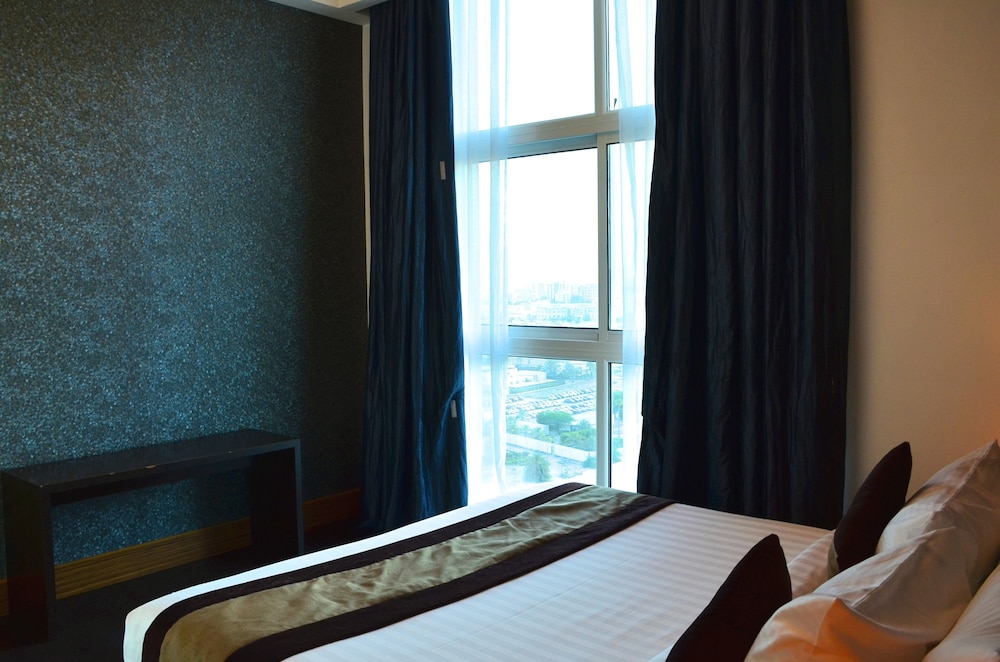 CLASSIC, SUITE, KING BED