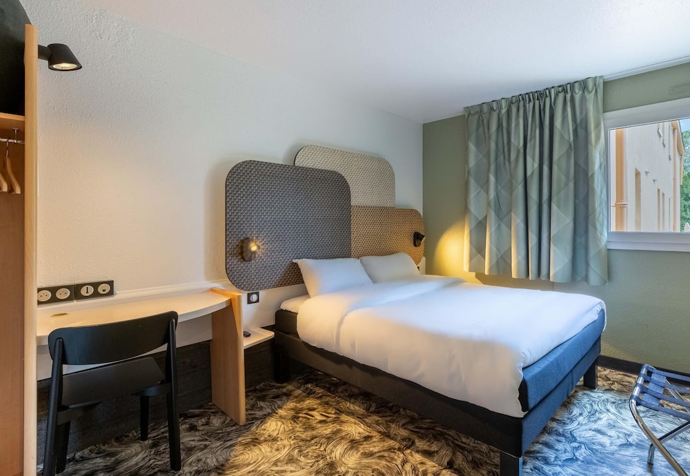 Room, Triple, 1 Double and 1 Single Bed