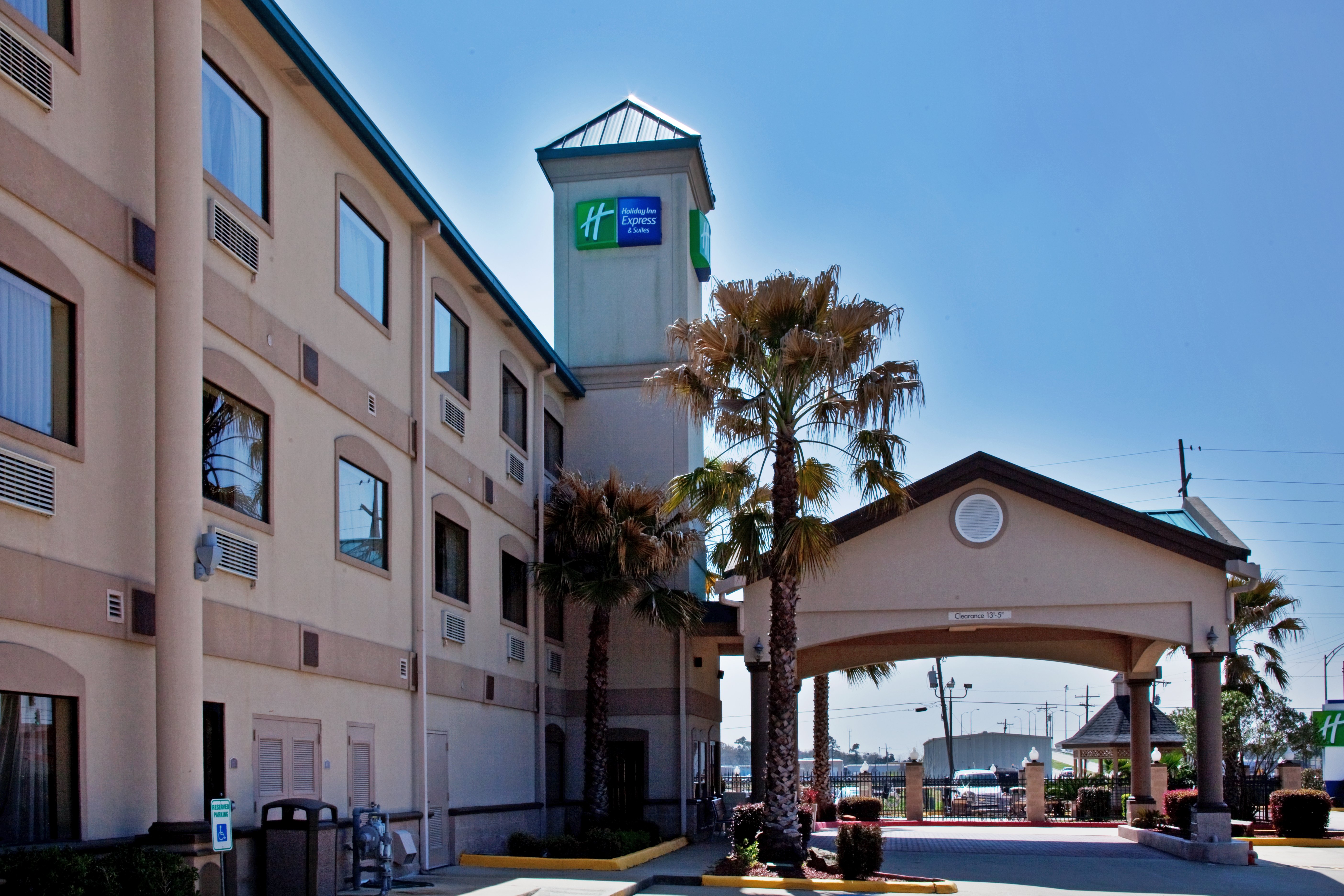 Holiday Inn Express Hotel And Suites Lake Charles 57/58