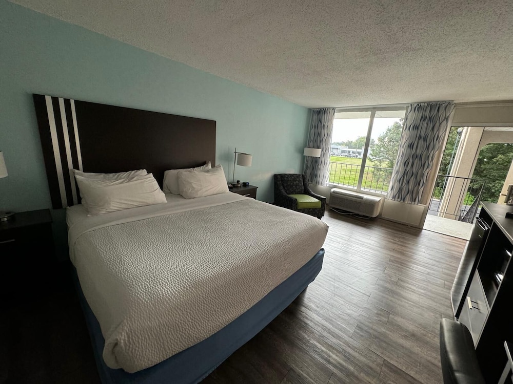 Days Inn by Wyndham Goldsboro 4/53