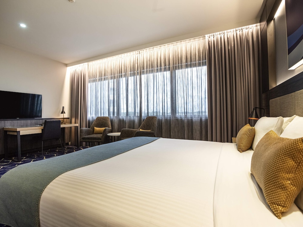 Mercure Sydney Liverpool 12/48